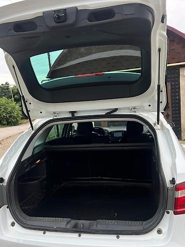 jac t8 ehtiyat hisseleri: Lada Vesta SW Cross, ağ rəng, universal kuzov. Texniki və dizayn — 8