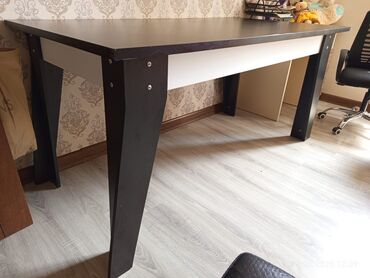 reception masası: Qonaq masası, İşlənmiş, Açılmayan, Dördbucaq masa