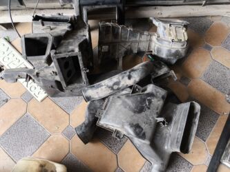 Панели, обшивки: - МКПП (механическая коробка передач) в сборе с кулисой/приводом — 2