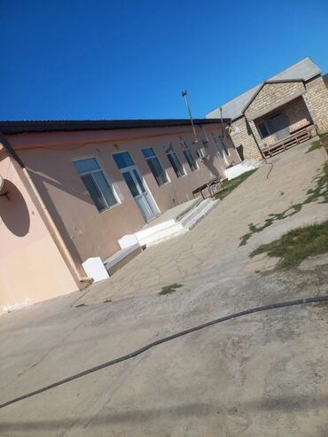 şəkidə həyət evləri: 10 otaq, 20 kv. m