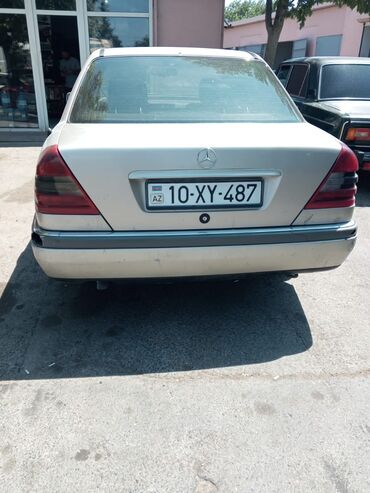 Mercedes-Benz C 180: 1.8 l | 1996 il Sedan