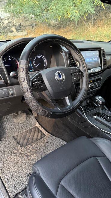 машина алуу: Полноразмерный внедорожник SsangYong Rexton G4 темно-серого цвета