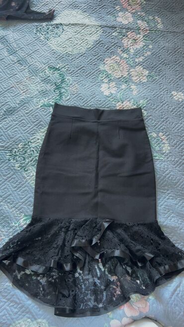 qara məxmər ətəklər: Midi Ətək, Chanel, S (EU 36)