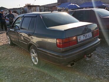 вента капот: Volkswagen Vento: 1992 г., 1.8 л, Механика, Газ, Седан