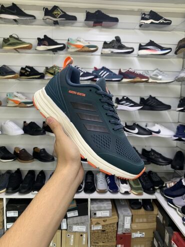 волейболные кроссовки: Эркектердин кроссовкасы, 40, Adidas, Жаңы, Өзү алып кетүү, Акылуу жеткирүү