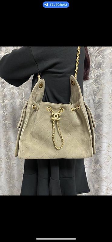 брелок майнкрафт: Сумка-ведро Chanel из замши с фирменной стежкой “каре”. - Материал — 8