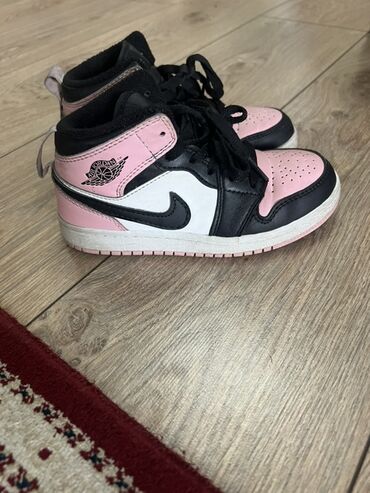 шляпу с ушками: Кроссовки Nike Air Jordan (модель Mid) для детей/подростков. - Цвет
