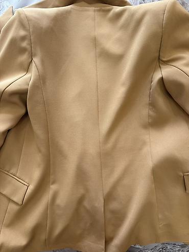 pencekler: Qadınlar üçün ikiqat sferli düyməli blazer - Rəng: bej/qaramel - — 4