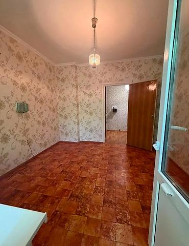 110: 3 комнаты, 70 м², Асанбай мкр 105 серия, 1 этаж — 3