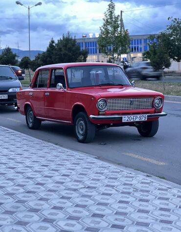 VAZ (LADA): VAZ (LADA) 2111: 1.6 l | 1981 il Sedan