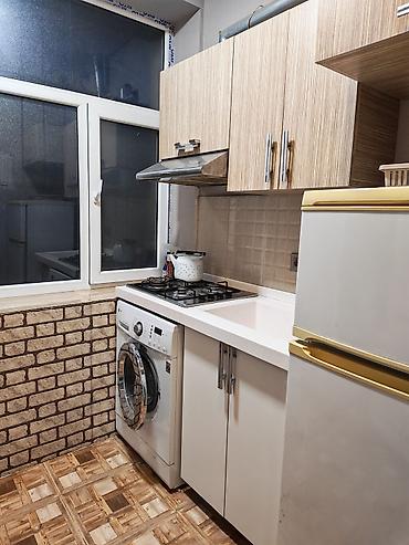 Uzunmüddətli kirayə mənzillər: Aileli,usaqli sexslere verilmir.Kirayə üçün 1 otaqlı, mebel və məişət — 3