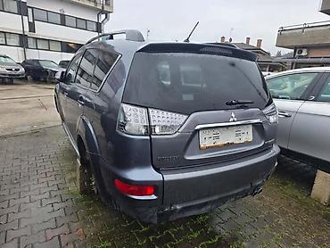 bračne vode: MITSUBISHI OUTLANDER 2010. GOD. - KOMPLETAN AUTO U DELOVIMA | — 2