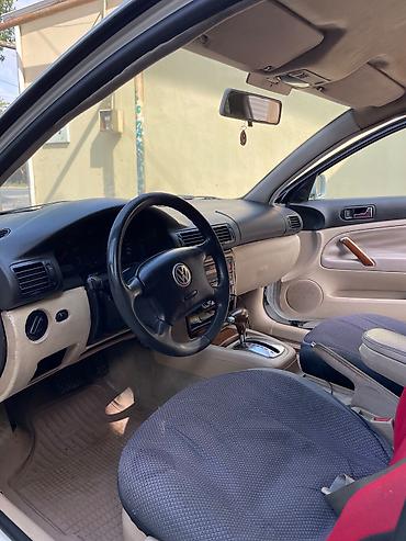 kond: Volkswagen sedan salonu – bej və qara rəng kombinasiyalı, parça — 4