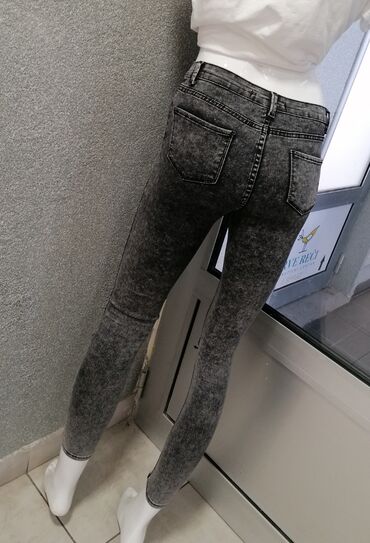 Farmerke: Predivne sive farmerice Na kolenima pocepan model Vel 26 sa puno na lalafo.rs — 3 Farmerke: Predivne sive farmerice Na kolenima pocepan model Vel 26 sa puno — 3