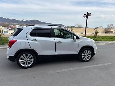 Chevrolet: Chevrolet Trax (LT) – kompakt krossover Xüsusiyyətlər: - Kuzov: ağ — 5