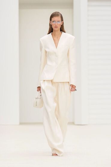 промышленные швейные машины: Требуется швея-лаборант 👗 Ищем профессионала с опытом от 3 лет. Важно