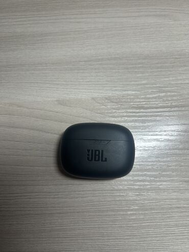 Наушники: Наушники JBL В лучшим состоянии и Супер работают + зарядка (Нет