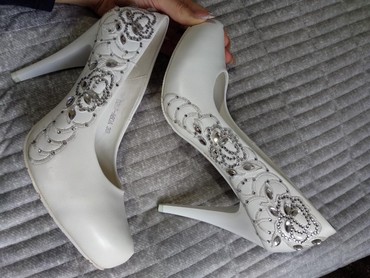 белая обувь: Туфли 39, цвет - Белый