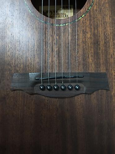 Saz: AKS akustik gitara + fender kabro + mediator. son qiymət 230₼.Ünvan — 6