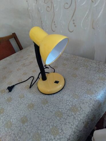Digər ofis ləvazimatları: Ofis üçün stolüstü lampa