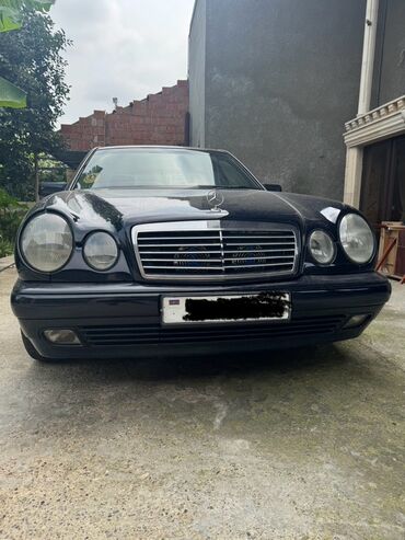 Ehtiyat hissələri: Bu, dörd qapılı sedan tipli "Mercedes-Benz E-Class" avtomobilidir