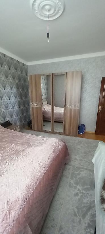 Uzunmüddətli kirayə mənzillər: Satılır: - Plan: geniş zal, ayrıca mətbəx, iri sanitar qovşaq (duş — 8