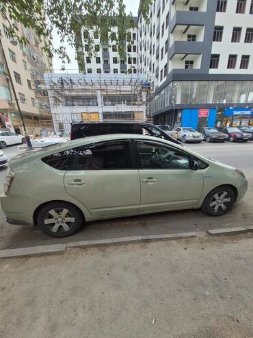 Toyota: Maşın 300 manat depozit günü 25 manat arendaya verilir idal vəzyətdədi -da lalafo.az — 4 Toyota: Maşın 300 manat depozit günü 25 manat arendaya verilir idal vəzyətdədi — 4