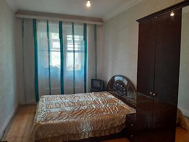 xirdalanda ev kiraye: Gəncə şəhəri bayraq meydanının yanında 2 otaqlı orta təmirli əşyalı ev — 7