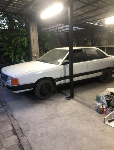баткен тв: Audi 100: 1985 г., 2.2 л, Механика, Бензин, Седан