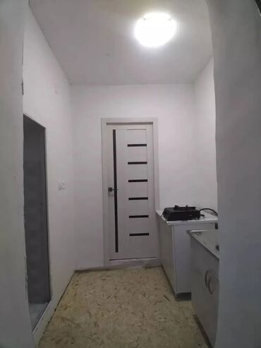 дом рабочий городок: 25 кв. м, 1 бөлмө, Брондолгон эшиктер, Забор, тосулган