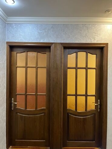 Потолок: İndiki Qapılardan deil bası çıxan bilir buların qiymetin çerciveleri