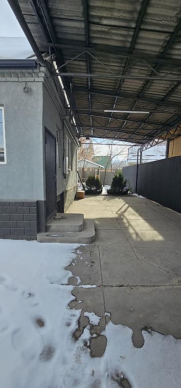 Продажа коттеджей и домов: Продаётся добротный кирпичный дом 85 кв.м на участке 3сотки в районе — 3