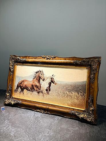 Ev üçün dekor: Dəbdəbəli çərçivədə xalça tablo "Qaçan Atlar" (120x70 sm) Qiymət: 160 — 1