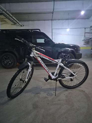 Dağ velosipedləri: Forward Quadro 1.0 velosipedi - Rəng: ağ/qırmızı-qara qrafikalar - — 3