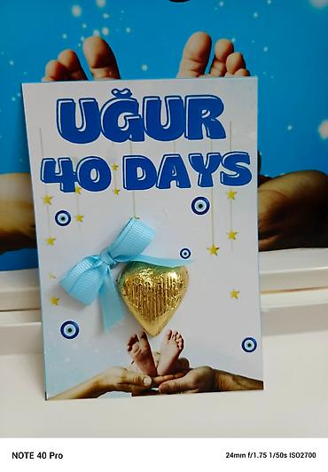 xonça şokolad: "Uğur 40 gün" temalı, üzərində körpə ayaqları və ürək formalı şokolad — 2