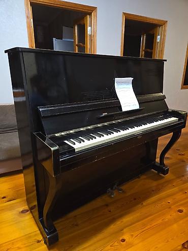 Upright pianino – klassik qara korpuslu, ağ-qara 88 klavişli, 2