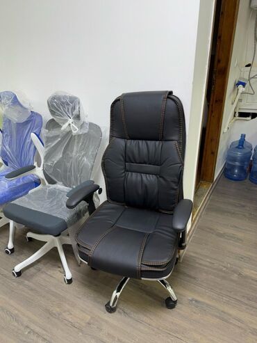 Ofis və oyun kresloları: Yeni, Təkərli, Qolları tənzimlənir, Dəri — 15