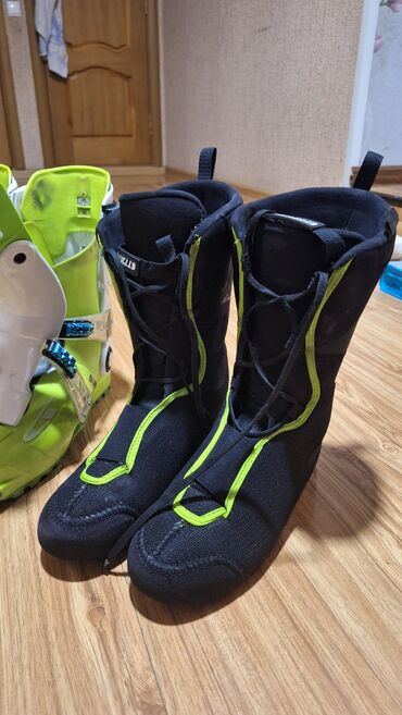 детские лыжи с ботинками купить: Скитурные ботинки,42размер 
150$