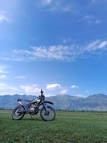 200 кубов: Эндуро мотоцикл Lifan (серия XR/Enduro), 4-тактный, воздушное — 2