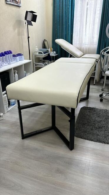 Другое оборудование для салонов красоты: Стационарная косметологическая/массажная кушетка Размер в длину 200