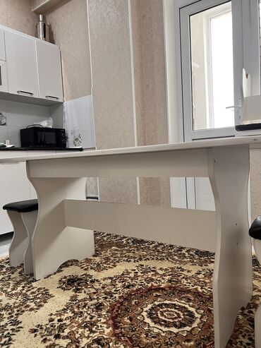 кухонные стол стул: Кухонный Стол, цвет - Белый, Б/у