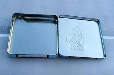 Upaljači i prateća oprema: MANITOU i CAMEL preklopna tabakera aluminijum. Cena za komad MANITOU — 12