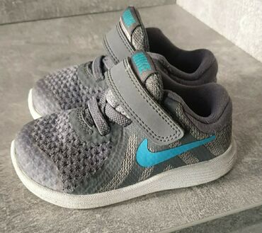 Dečija obuća: Nike patike, ocuvane, malo nosene, br. 21, duzina gazista 11 cm