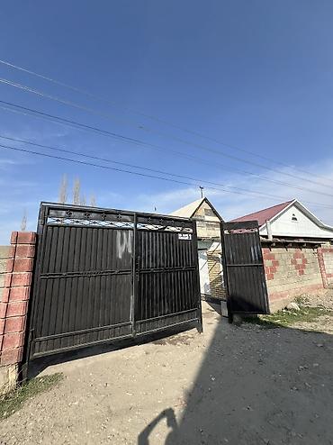 Продажа коттеджей и домов: Продается одноэтажный дом. Г.Бишкек, Ж/М Ак-Жар Улица 31. Дом 5. Дом — 12