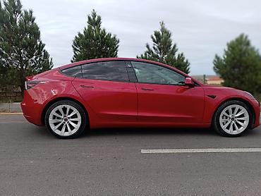 tesla y: Tesla Model 3: 0.1 l | 2022 il 145000 km Sedan — 3