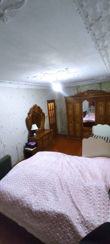 Uzunmüddətli kirayə mənzillər: Xətai rayonu,Əhmədli qəsəbəsi.Diaqnoz tibb mərkəzinin yanında,9 — 3