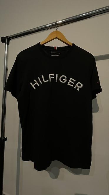pull and bear sandale: Crna muška majica kratkih rukava Tommy Hilfiger. Klasičan kroj sa — 1