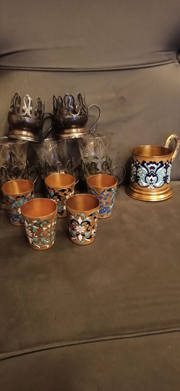 Əntiq qablar: Antik dekor kolleksiyası – 4 ədəd 1) Emallı metal fincan altlıq/şüşə — 21