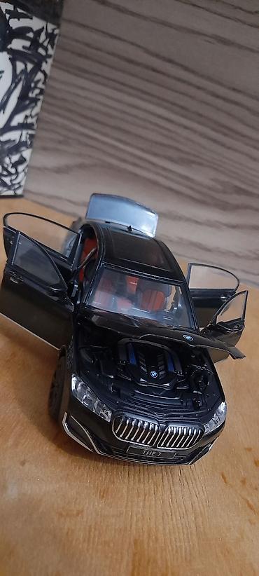İncəsənət və kolleksiyalar: BMW 760li 1:24 Ölçü Səsli işıqlı modeli Hər yeri açılır — 3