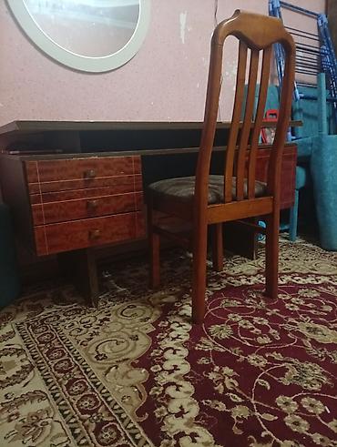 Мебель: Для гостиной, Б/у, Нераскладной, Прямоугольный стол, 2 стула — 2